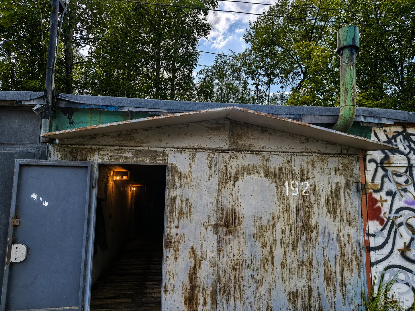 Гараж на Кибальчича до начала работ Нестандартный металлический гараж на улице Кибальчича до комплексного ремонта