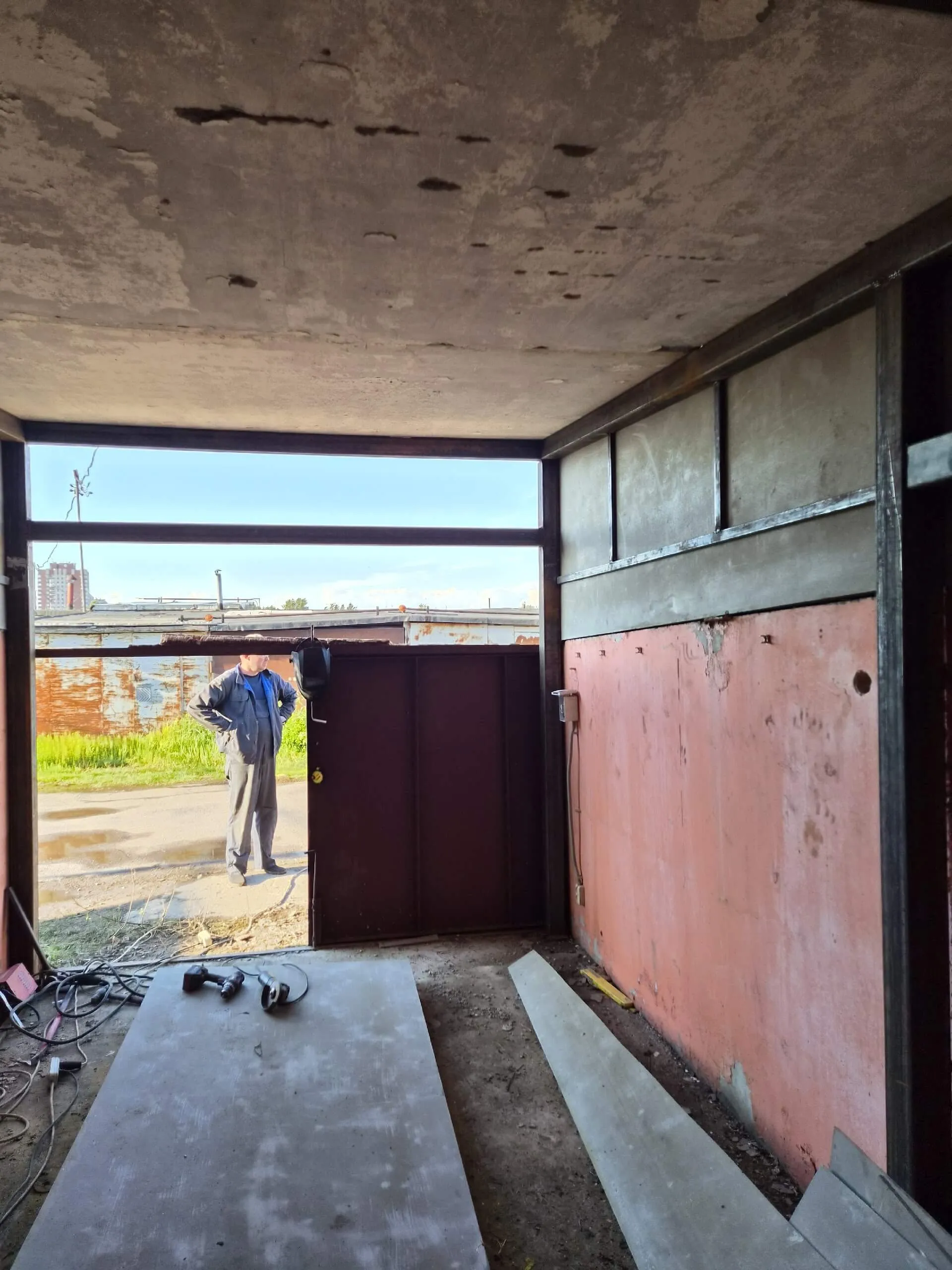 Закладные под ЦСП Закладные из трубы 20×40 мм под листы ЦСП при поднятии гаража